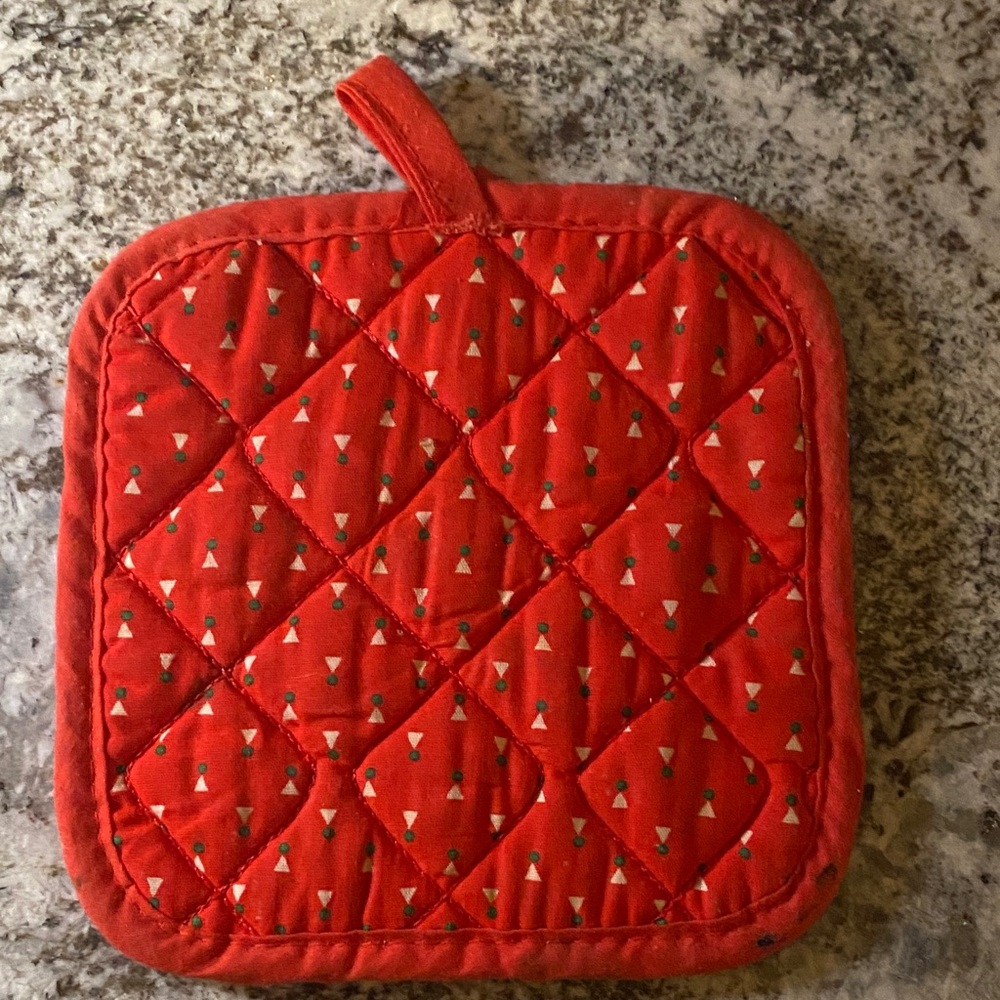 Red Quilted Pot Holder